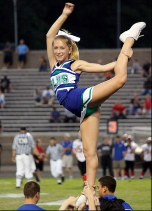 cheerleader upskirt no panties